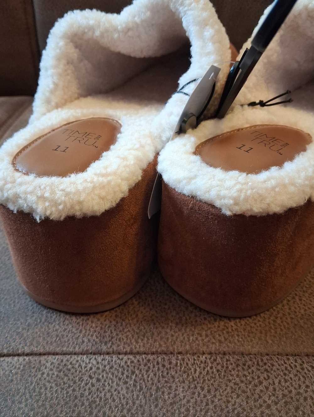Time And Tru Faux Suede Clogs With Sherpa Lining Brown Size 11 - Picture 6 of 9